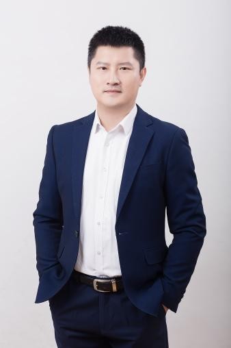 曹文斌老师形象照