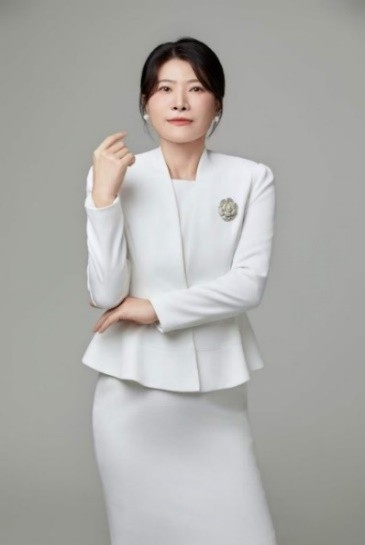 王雅楠老师形象照