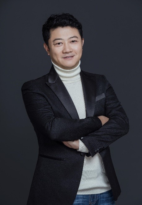 万里老师形象照