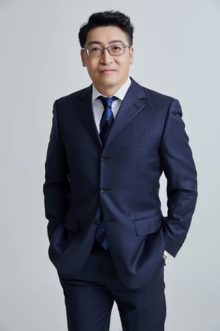 闫波老师形象照