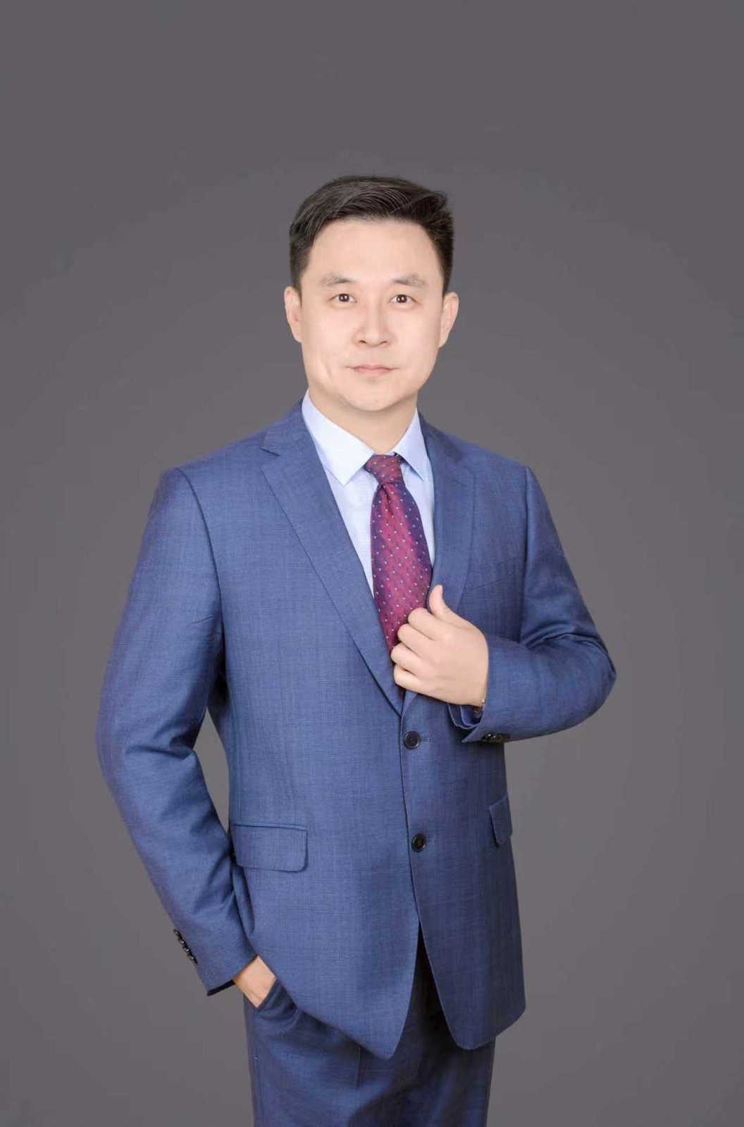 张雷老师形象照