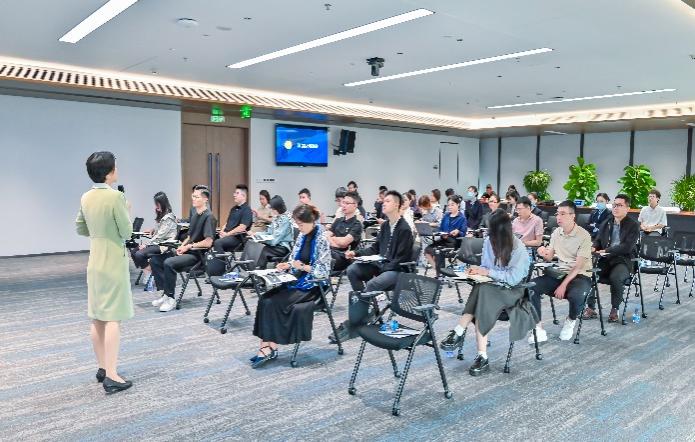 纪菲授课-深圳市光明科学城发展建设有限公司《商务礼仪》